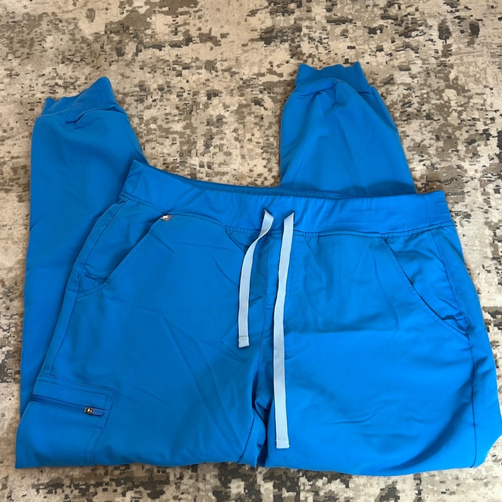Figs women size large blue jogger scrub pants.